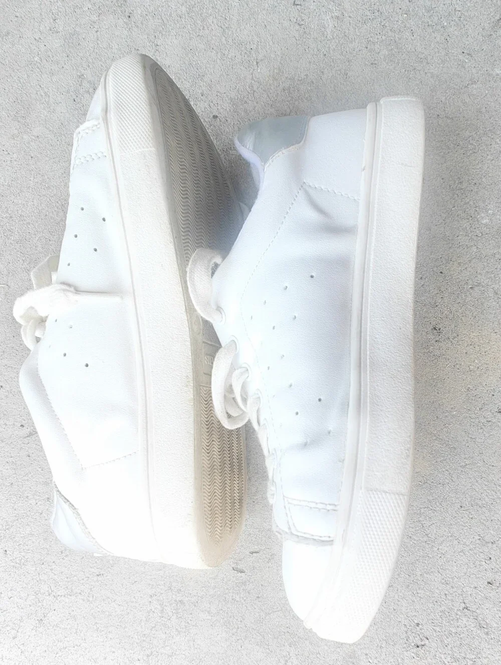 Steve Madden Payden Sneakers Girls Size 4 Silver Star Metallic Silver